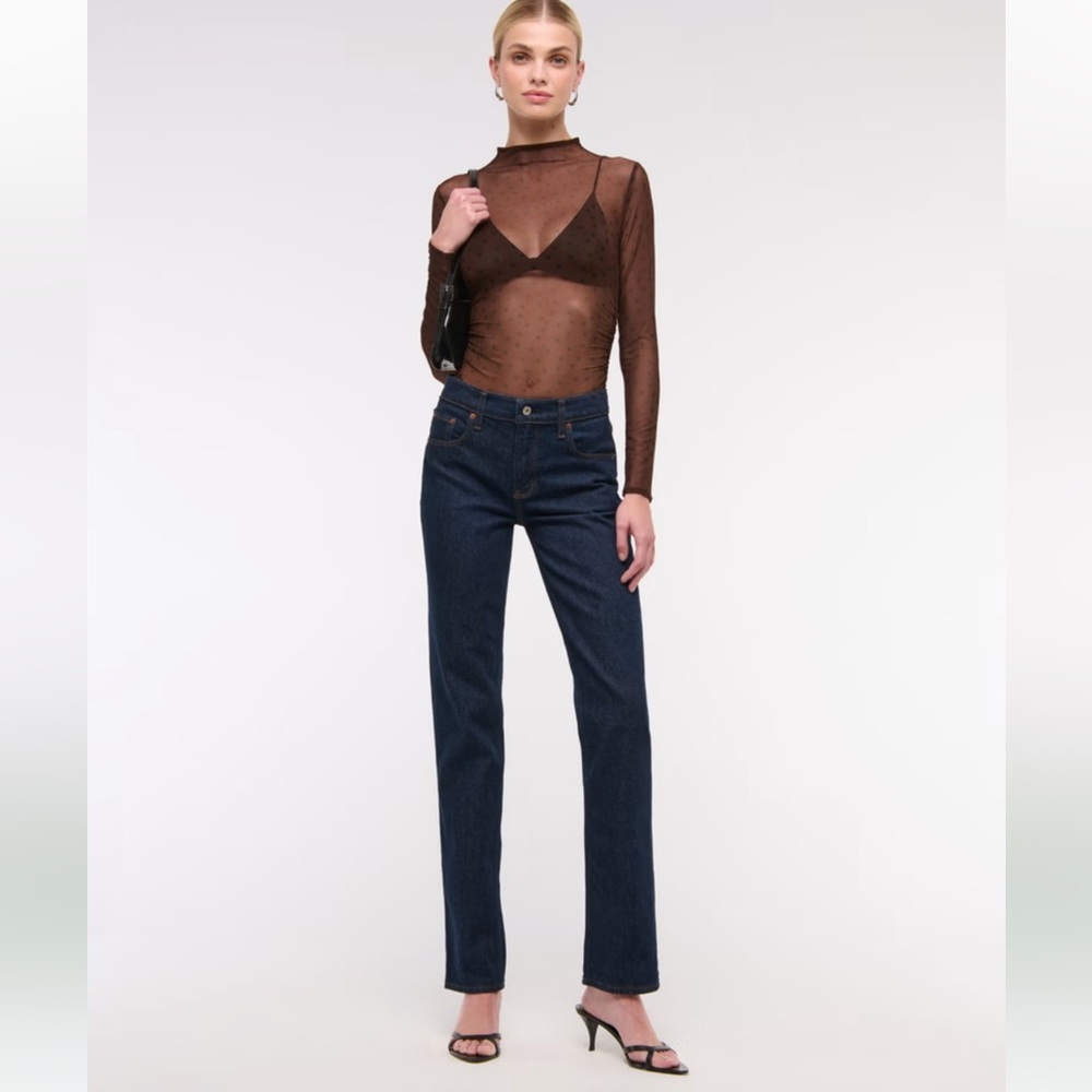 NWT Abercrombie Mid Rise 90s Straight Jeans